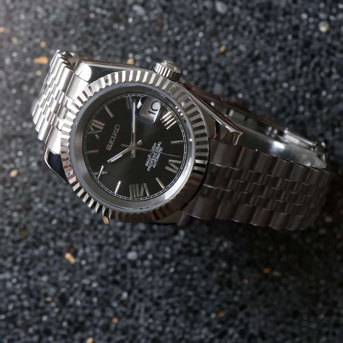 Justeiko | Roman | Black