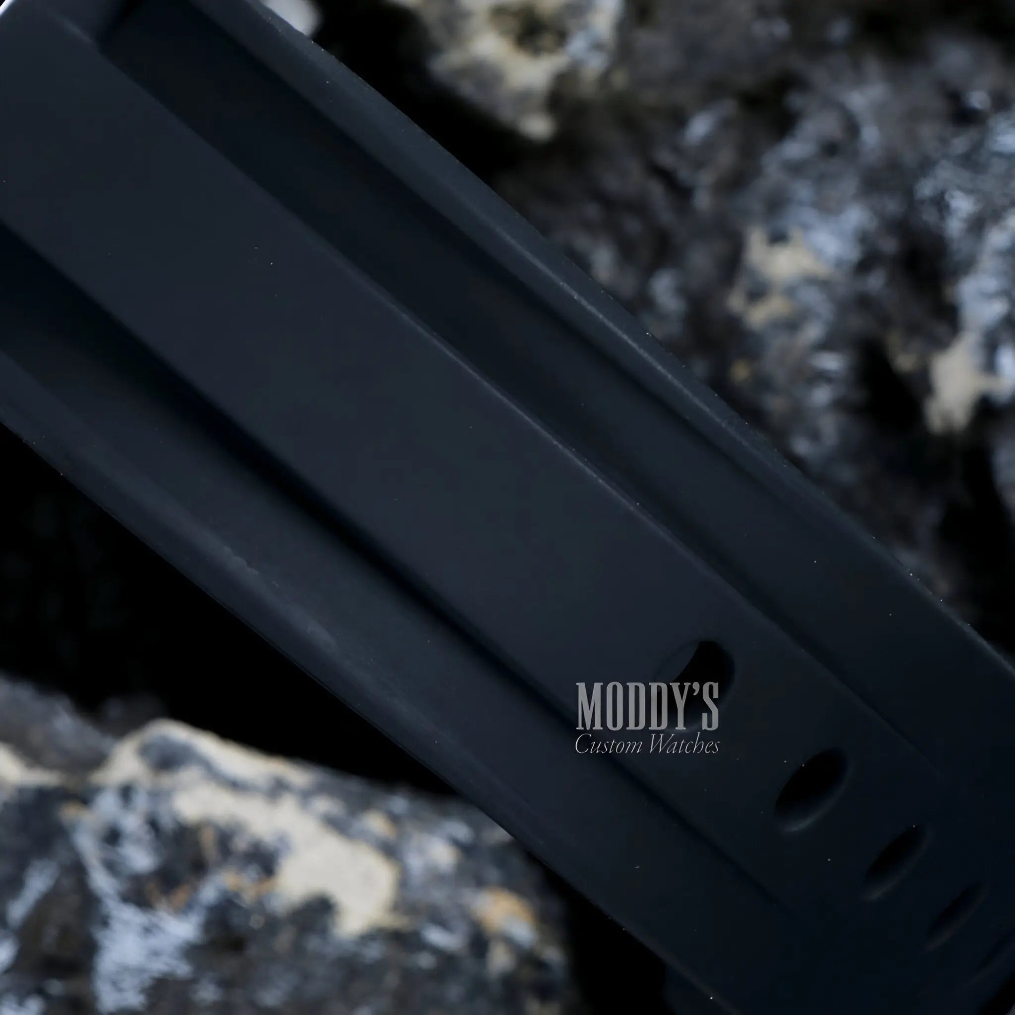 Paneiko | Black Rubber