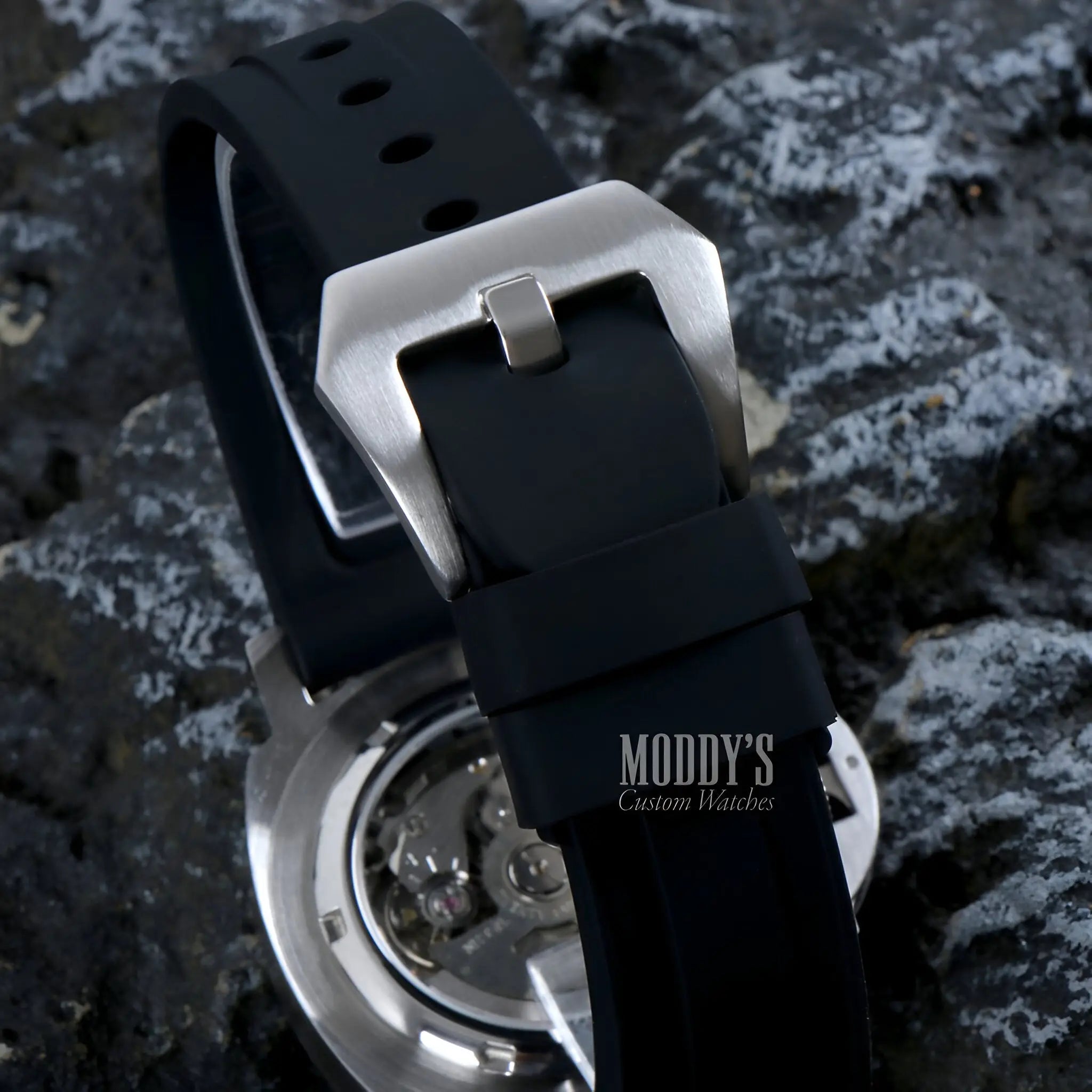 Paneiko | Black Rubber